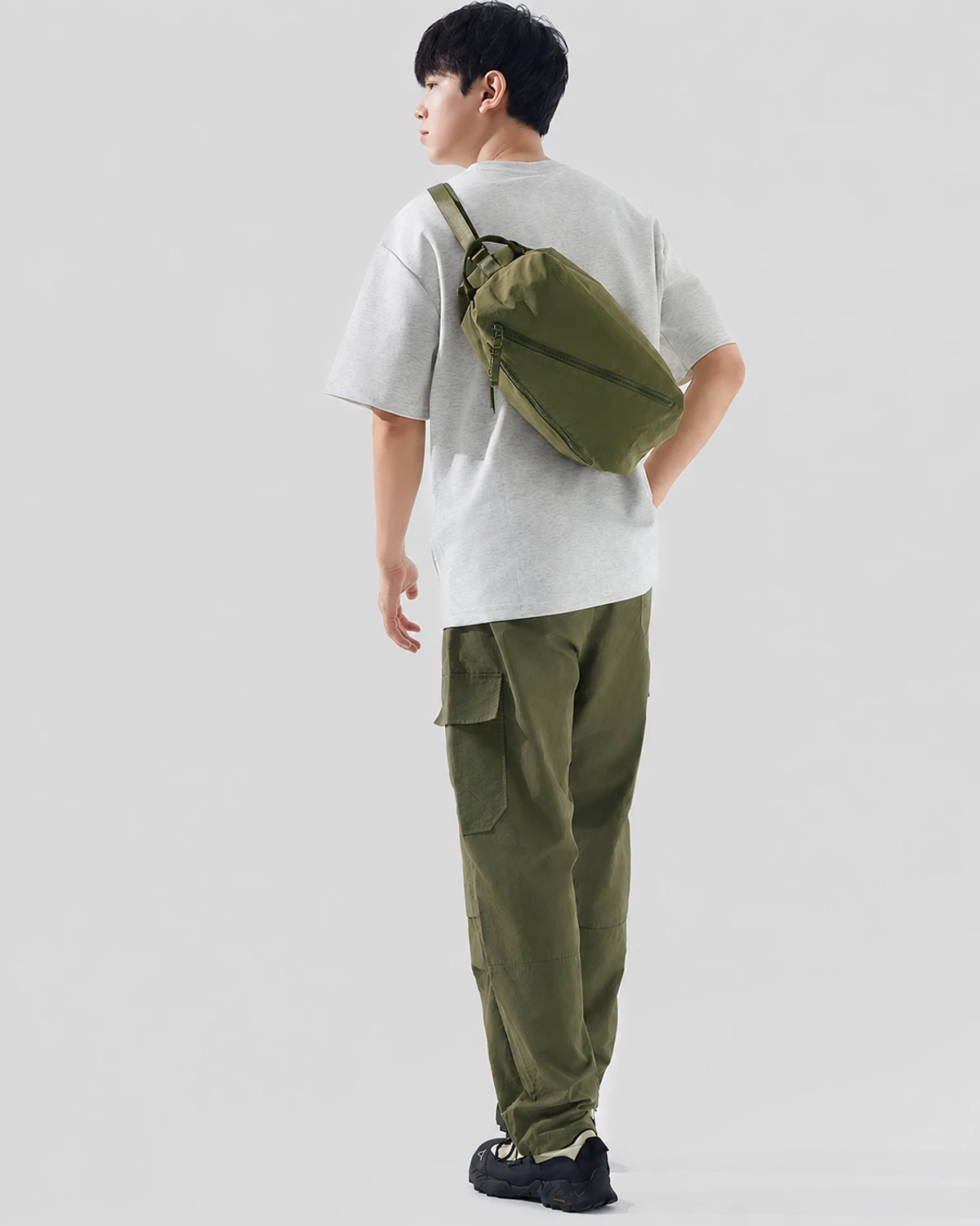 Olive MG6001 square sports bag worn across the back